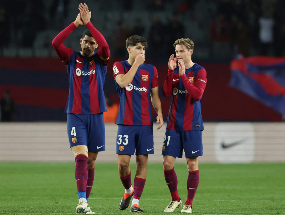 Zagueiro do Barcelona Kubarsi jogos da Liga dos Campeões o forçam a faltar à escola