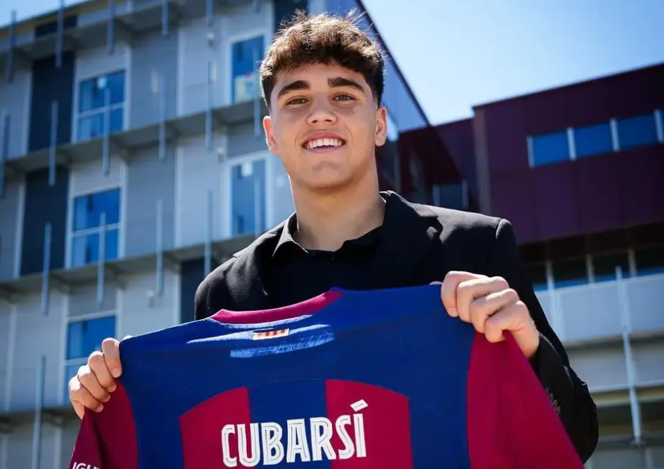 Araujo vê potencial no jovem zagueiro Kubarsi, traçando paralelos com Piqué